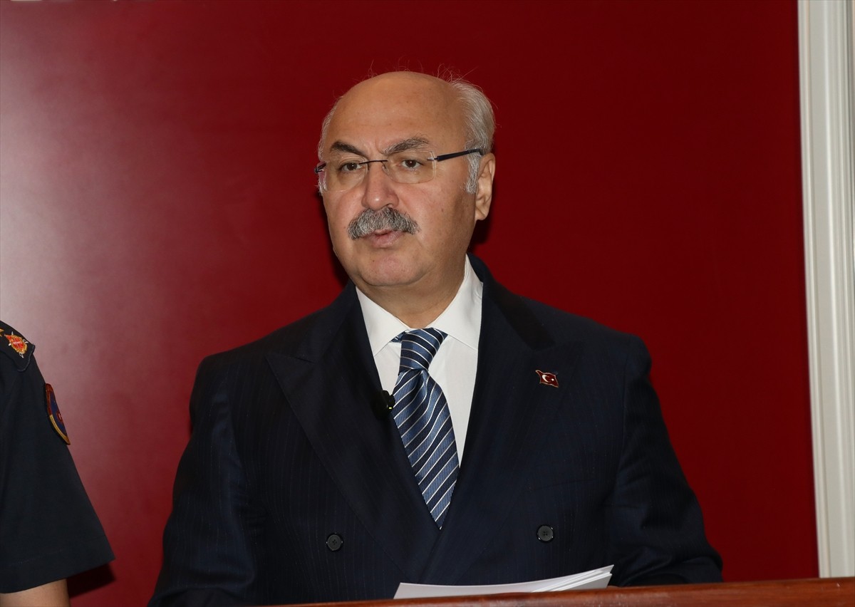 Adana Valisi Yavuz Selim Köşger, kentte 1000'den fazla yeni polisin göreve başladığını belirterek...