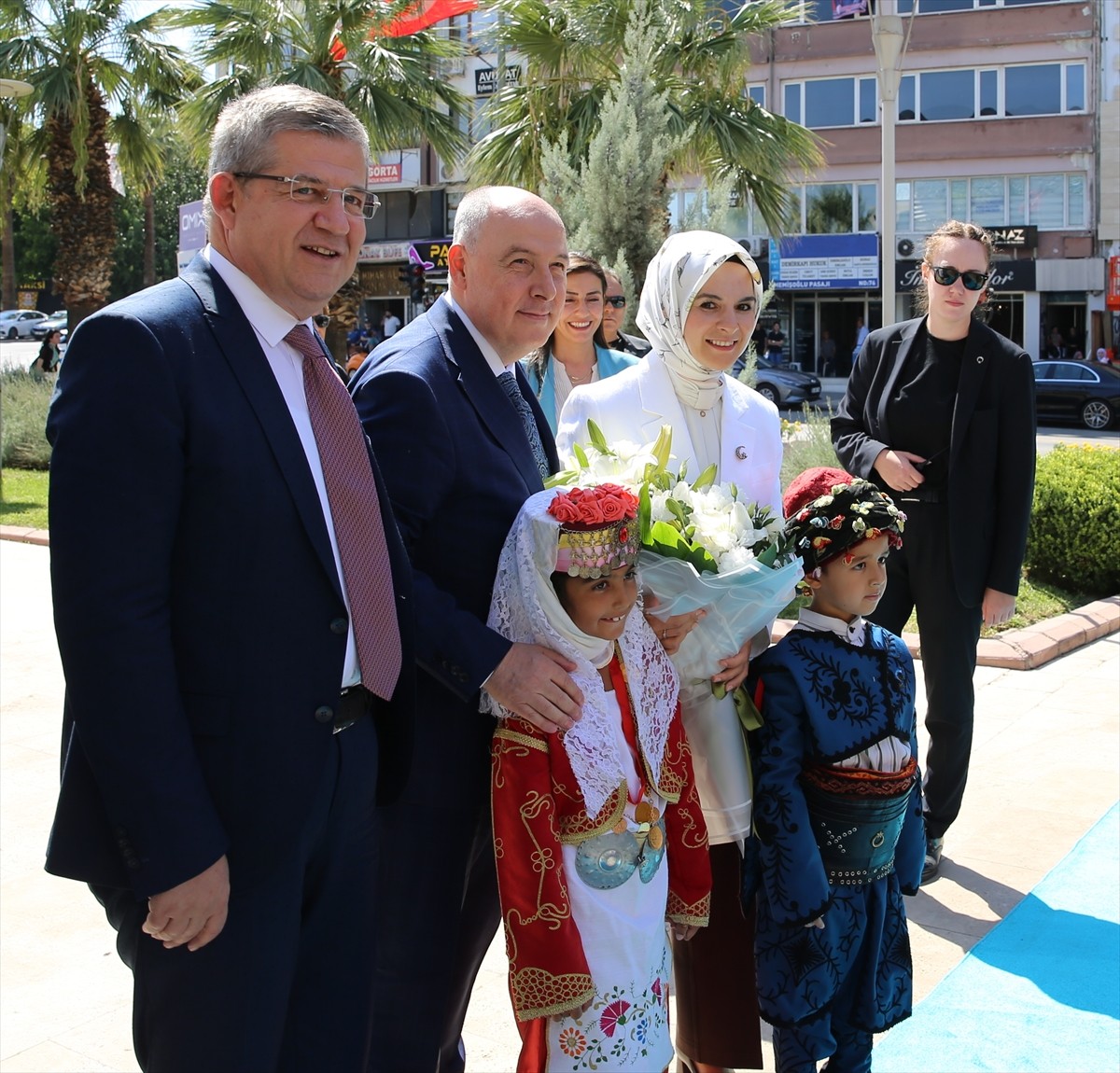 Aile ve Sosyal Hizmetler Bakanı Mahinur Özdemir Göktaş, Denizli Valiliğini ziyaret etti. Bakan...