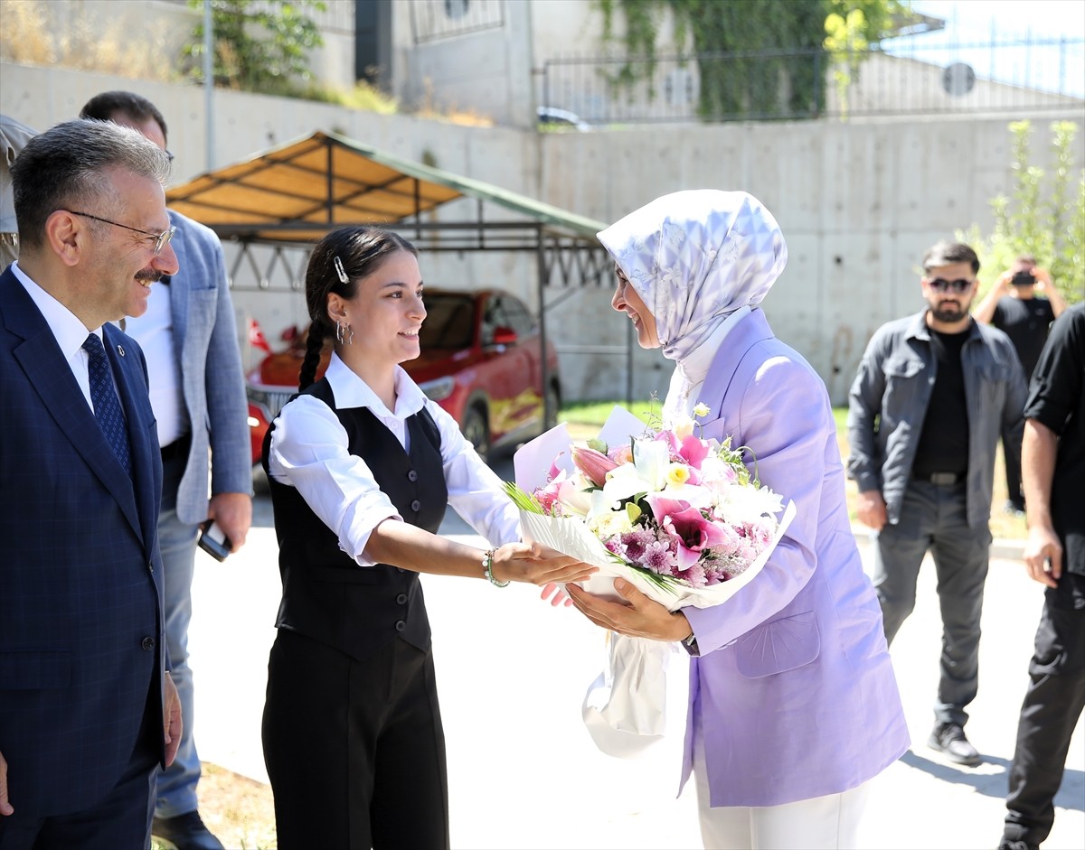 Aile ve Sosyal Hizmetler Bakanı Mahinur Özdemir Göktaş, Eskişehir Mehmet Ali Çelik Konferans...
