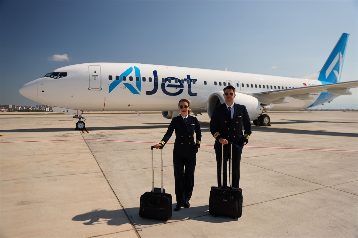  AJet, yazılı sınav, mülakat ve uçuş eğitim süreçlerini başarıyla tamamlayan ikinci pilotlara...