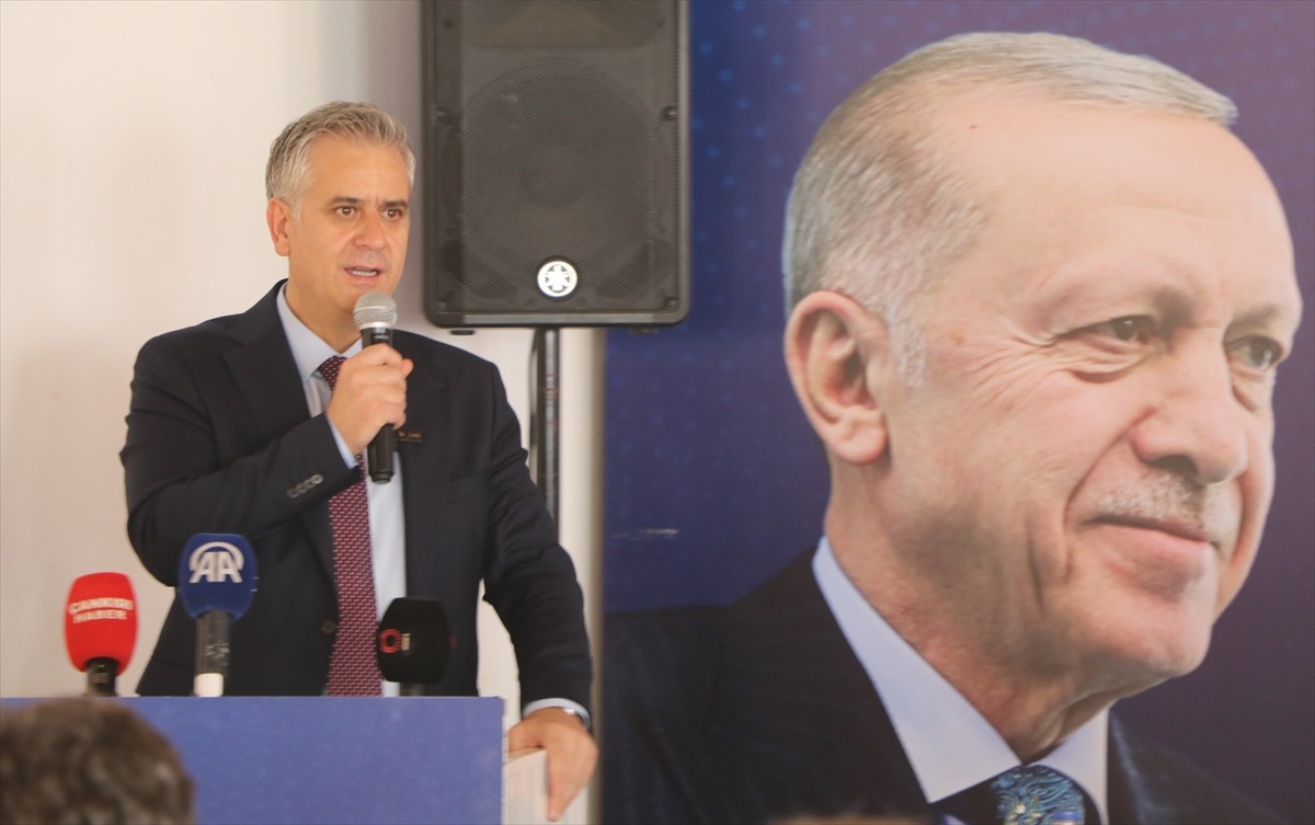 AK Parti Genel Başkan Yardımcısı Hasan Basri Yalçın, Çankırı'da bir otelin toplantı salonunda...