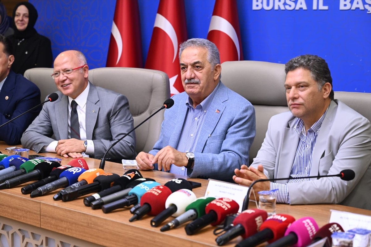 AK Parti Genel Başkan Yardımcısı Hayati Yazıcı (ortada), "Türkiye Yüzyılı Buluşmaları" kapsamında...