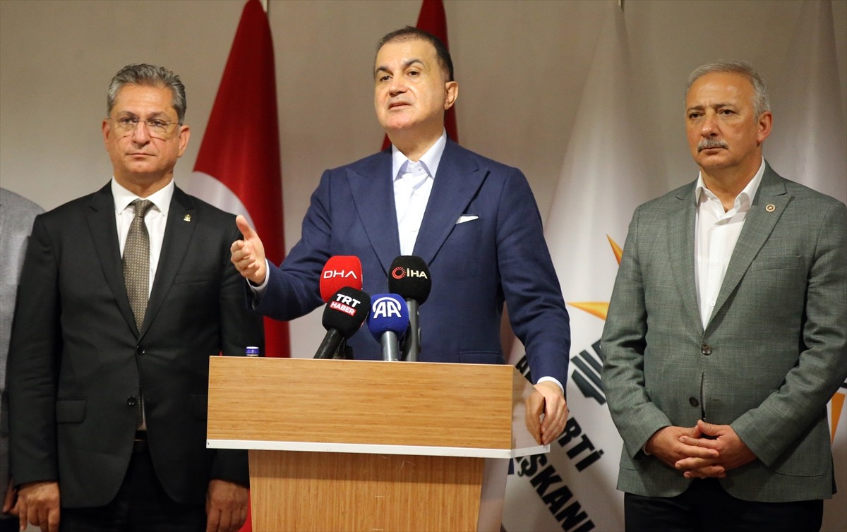 AK Parti genel Başkan yardımcısı ve Parti Sözcüsü Ömer Çelik, basına kapalı gerçekleşen AK PArti...