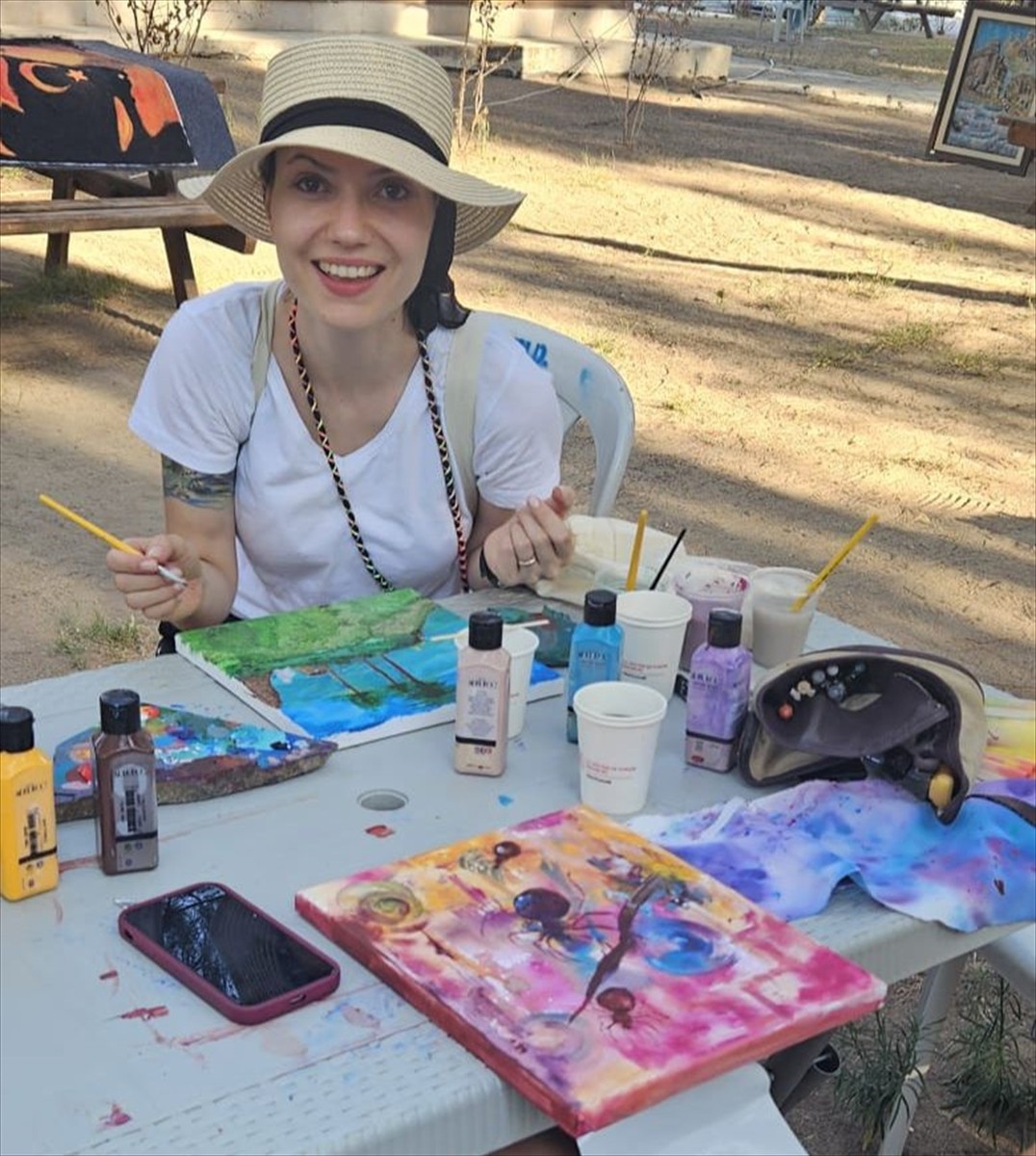 Akdeniz Üniversitesince düzenlenen "5. Yaz Sanat Kampı ve Kültür Sanat Çalıştayı" sona erdi. Kemer...