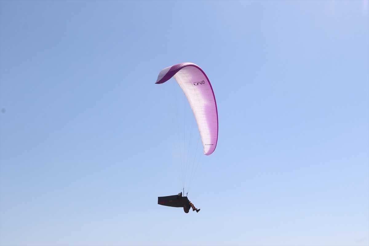 Aksaray'da, 2025 Yamaç Paraşütü Dünya Kupası'nın Türkiye ayağı, ikinci gün müsabakalarıyla devam...