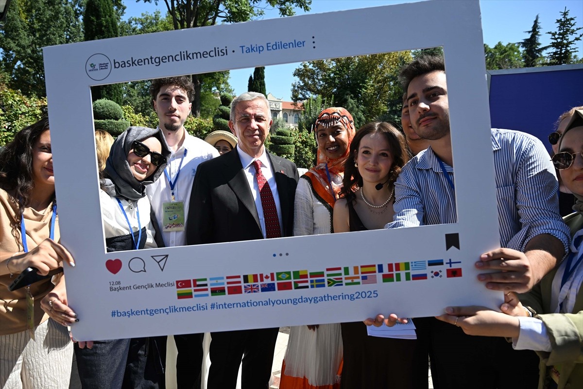 Ankara'da düzenlenen 12 Ağustos Uluslararası Gençlik Günü Buluşması, 27 farklı milletten gençlerin...