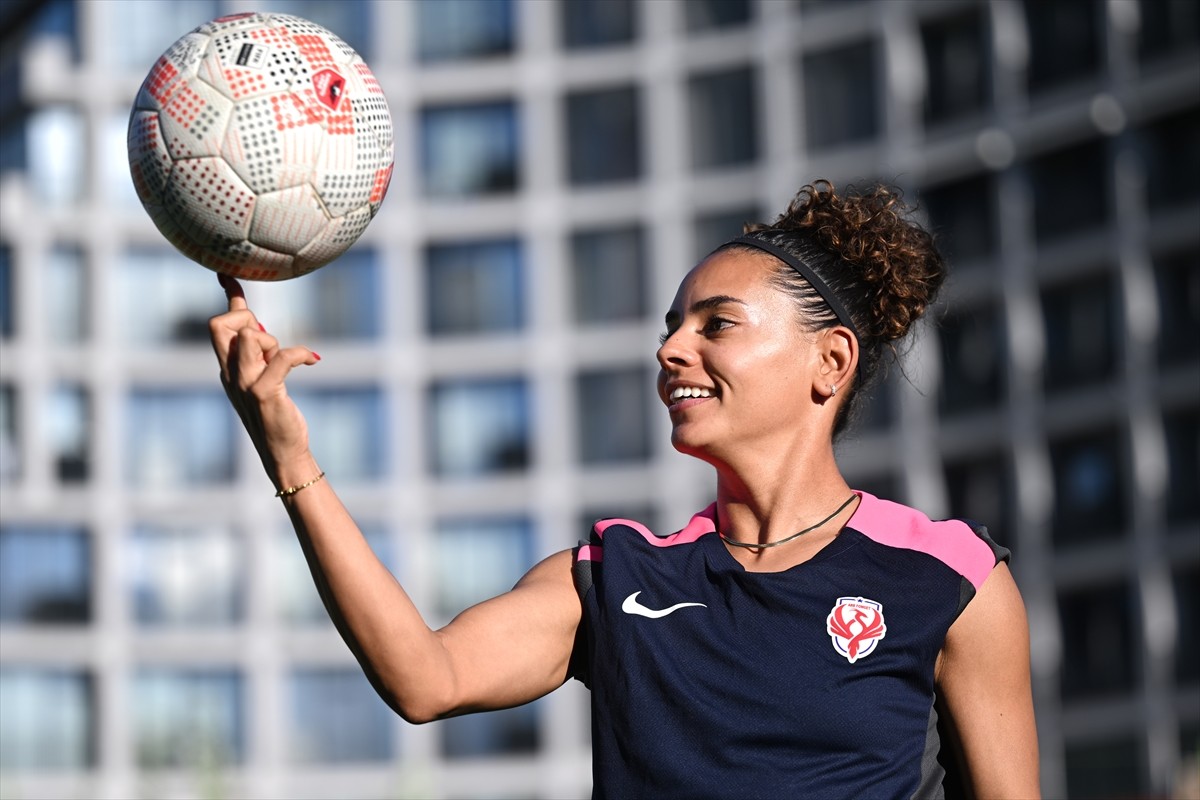 Ankara Büyükşehir Belediyesi (ABB) FOMGET'in Brezilyalı futbolcusu Rafa Sudre, UEFA Şampiyonlar...