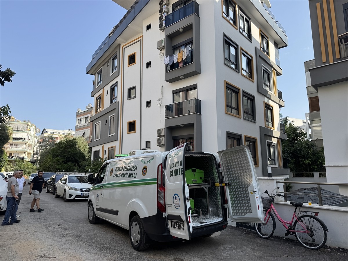 Antalya'nın Alanya ilçesinde, tartıştığı arkadaşını silahla öldüren şüpheli, cinayetin ardından...