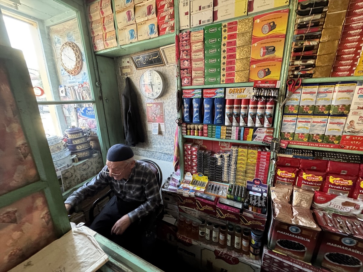Ardahan Ticaret ve Sanayi Odası, raflarındaki düzeni dolayısıyla örnek olduğu için 75 yaşındaki...