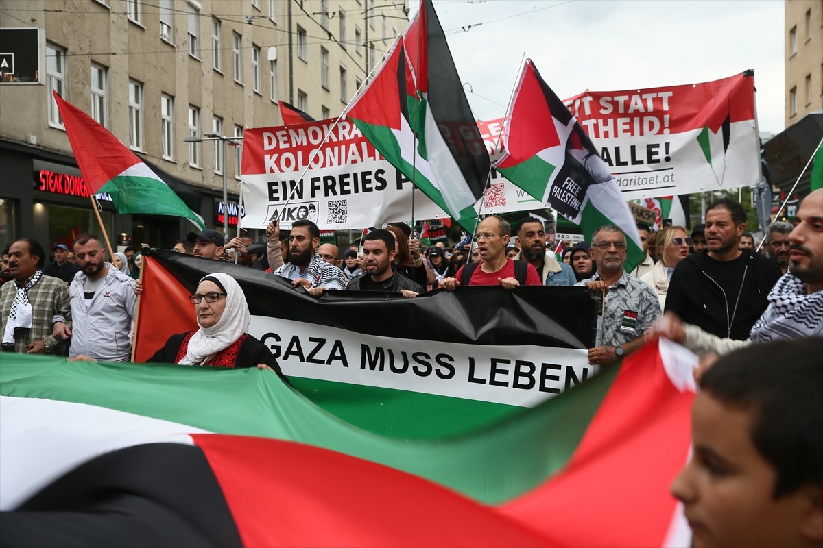 Avusturya'nın başkenti Viyana'da yüzlerce Filistin destekçisi, İsrail'e yaptırım uygulanması...