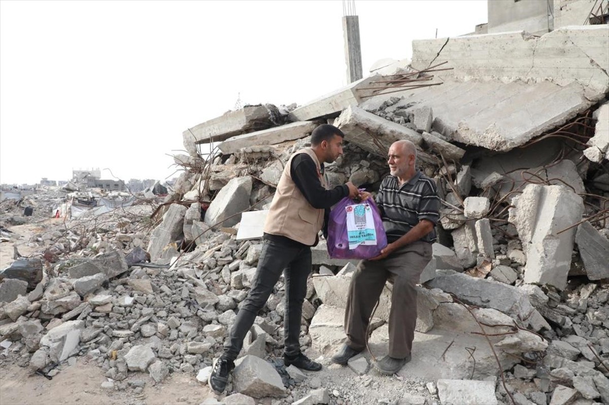 Aziz Mahmud Hüdayi Vakfı, Gazze'de İsrail'in saldırılarına başladığı 7 Ekim 2023'ten bu yana 300...