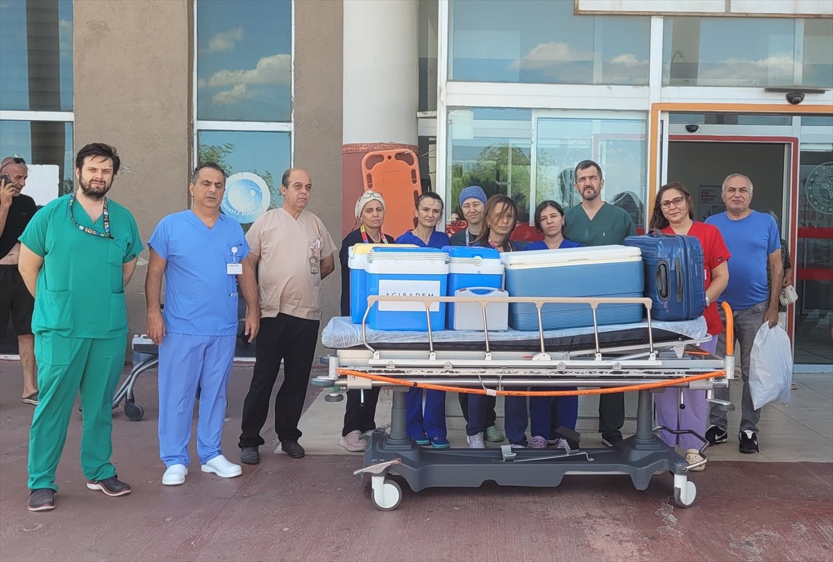 Balıkesir'in Ayvalık ilçesinde kalp rahatsızlığı nedeniyle hayatını kaybeden 57 yaşındaki kadının...