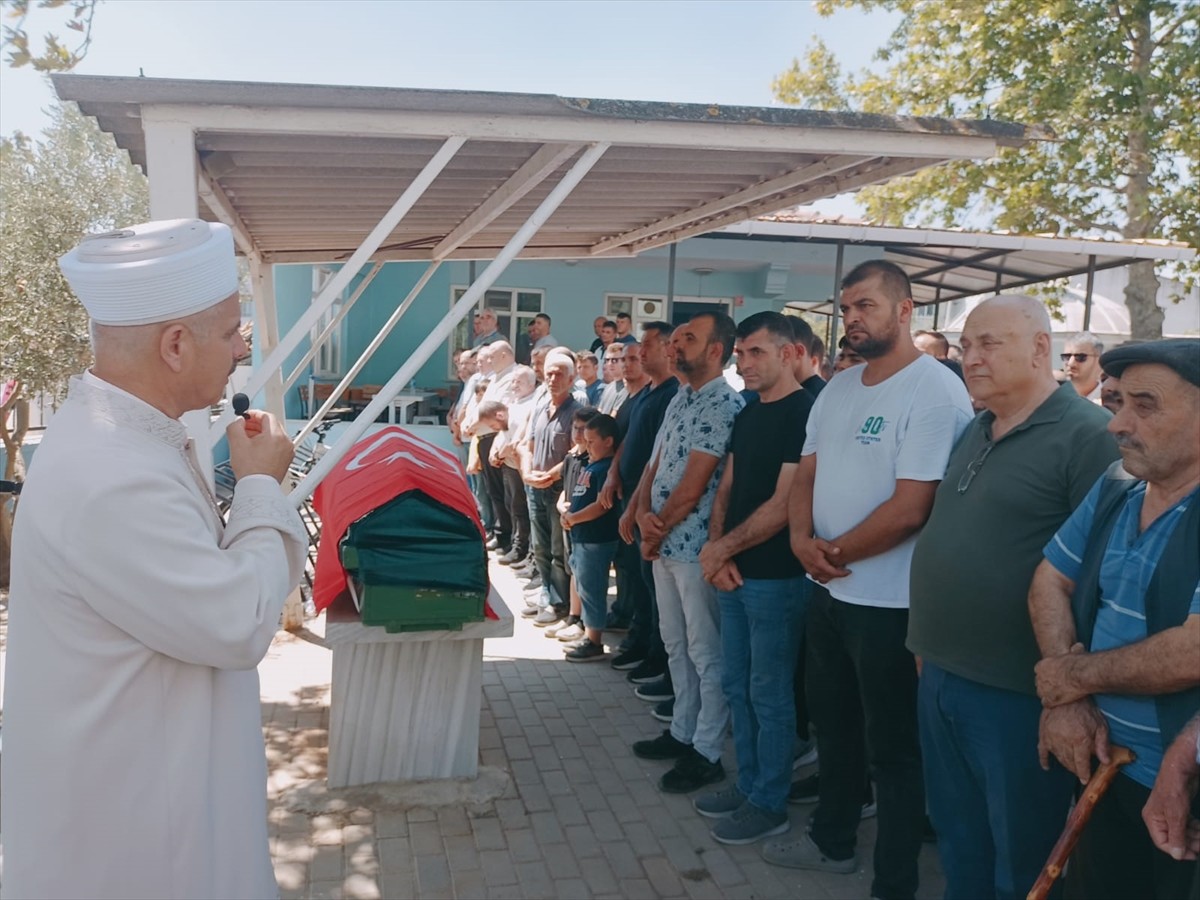 Balıkesir'in Gönen ilçesindeki fabrikada çıkan yangında yaşamını yitiren 2 kişi, son yolculuğuna...
