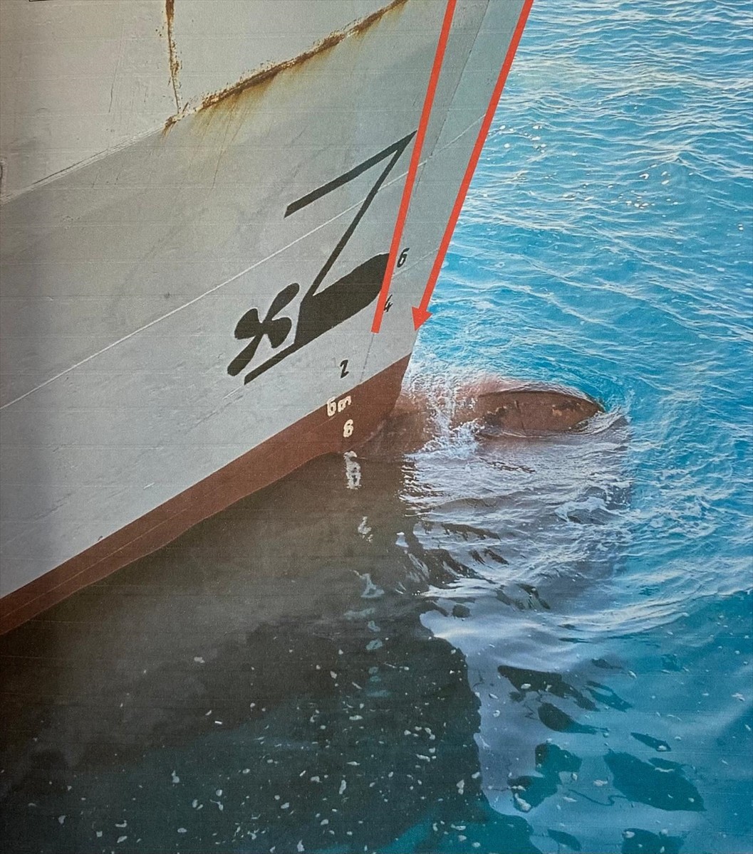 Balıkesir'in Marmara Adası açıklarında parçalanmış halde bulunan tekneye çarptığı ileri sürülen...