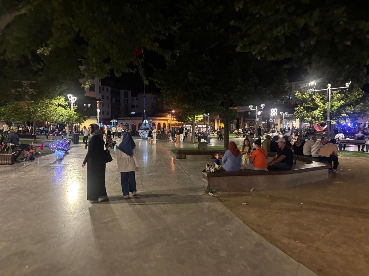 Balıkesir'in Sındırgı ilçesinde, 4,8 büyüklüğünde meydana gelen deprem il merkezinden de...