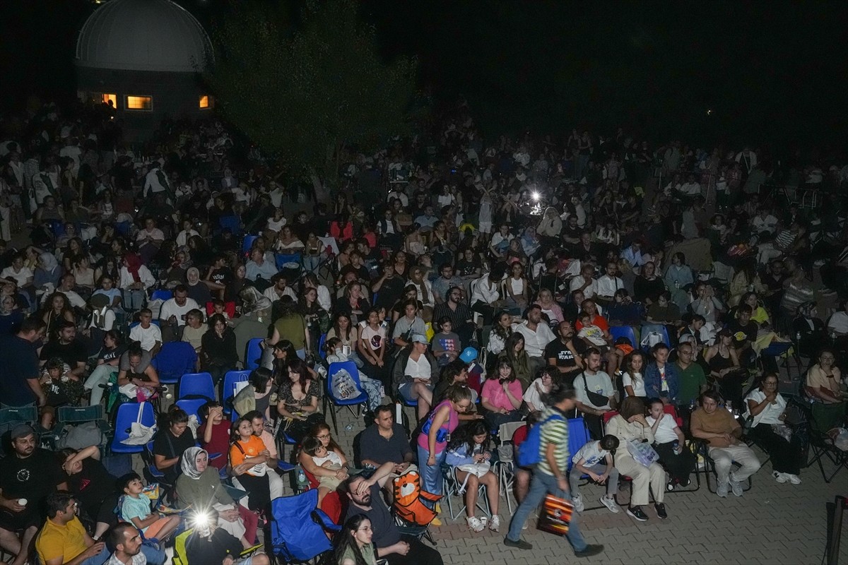 Başkent'te gökyüzü tutkunları, yılın en etkileyici doğa olaylarından biri olarak gösterilen...