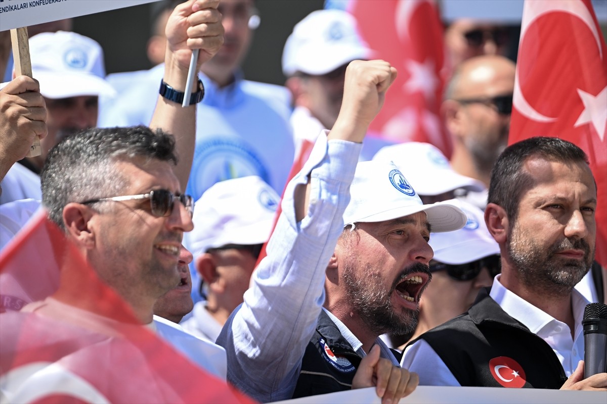 Bayındır Memur-Sen, zam teklifine ilişkin basın açıklaması yapmak üzere Sincan Etimesgut Tapu...