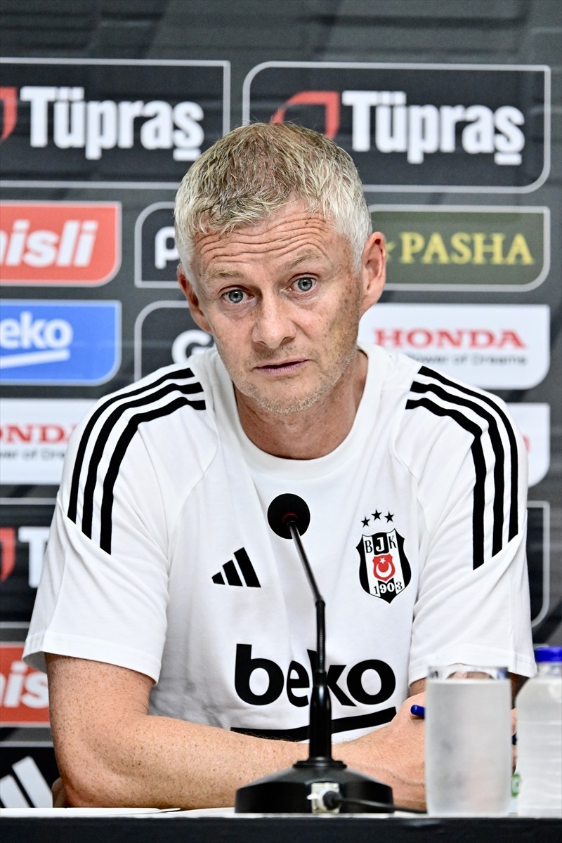 Beşiktaş'ın teknik direktörü Ole Gunnar Solskjaer, BJK Nevzat Demir Tesislerinde düzenlenen basın...
