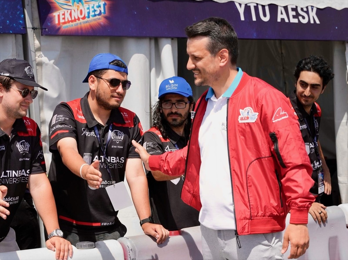 Bilişim Vadisi, Havacılık, Uzay ve Teknoloji Festivali (TEKNOFEST) kapsamında düzenlenen Robotaksi...