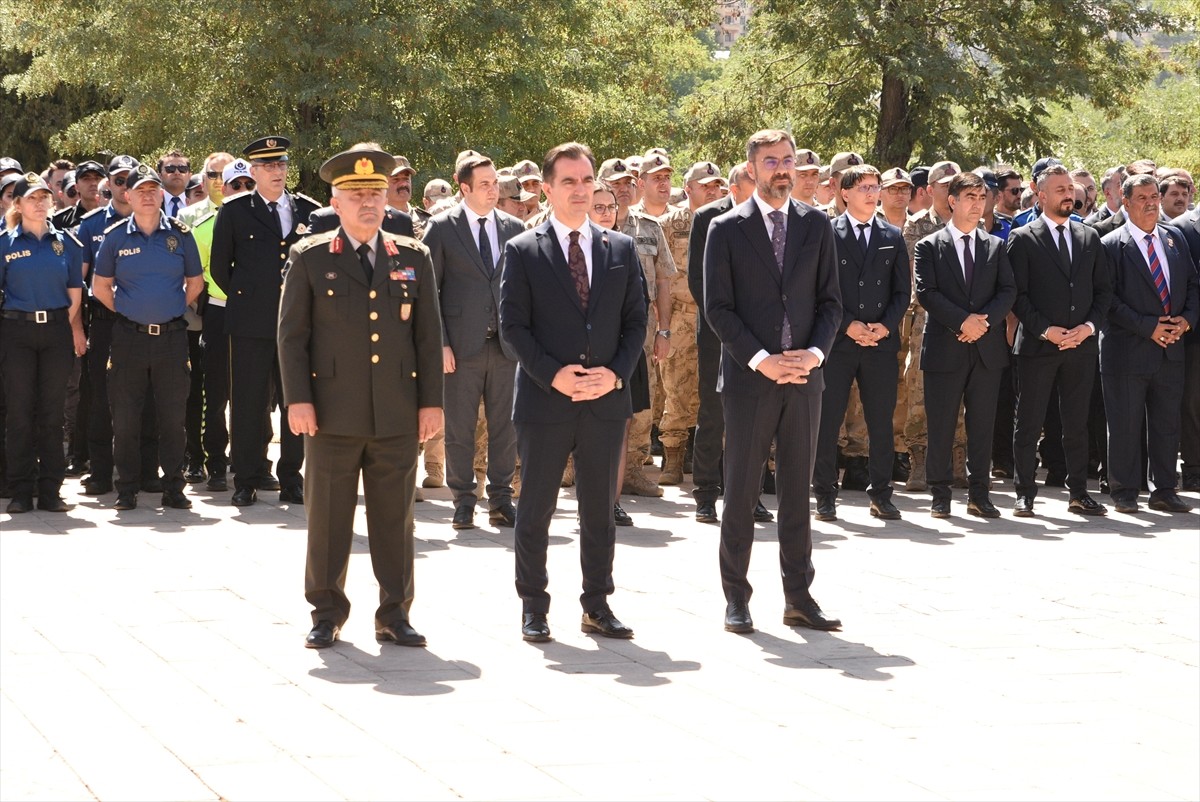 Bitlis'in düşman işgalinden kurtuluşunun 109. yıl dönümü törenle kutlandı. Atatürk Mahallesi'ndeki...