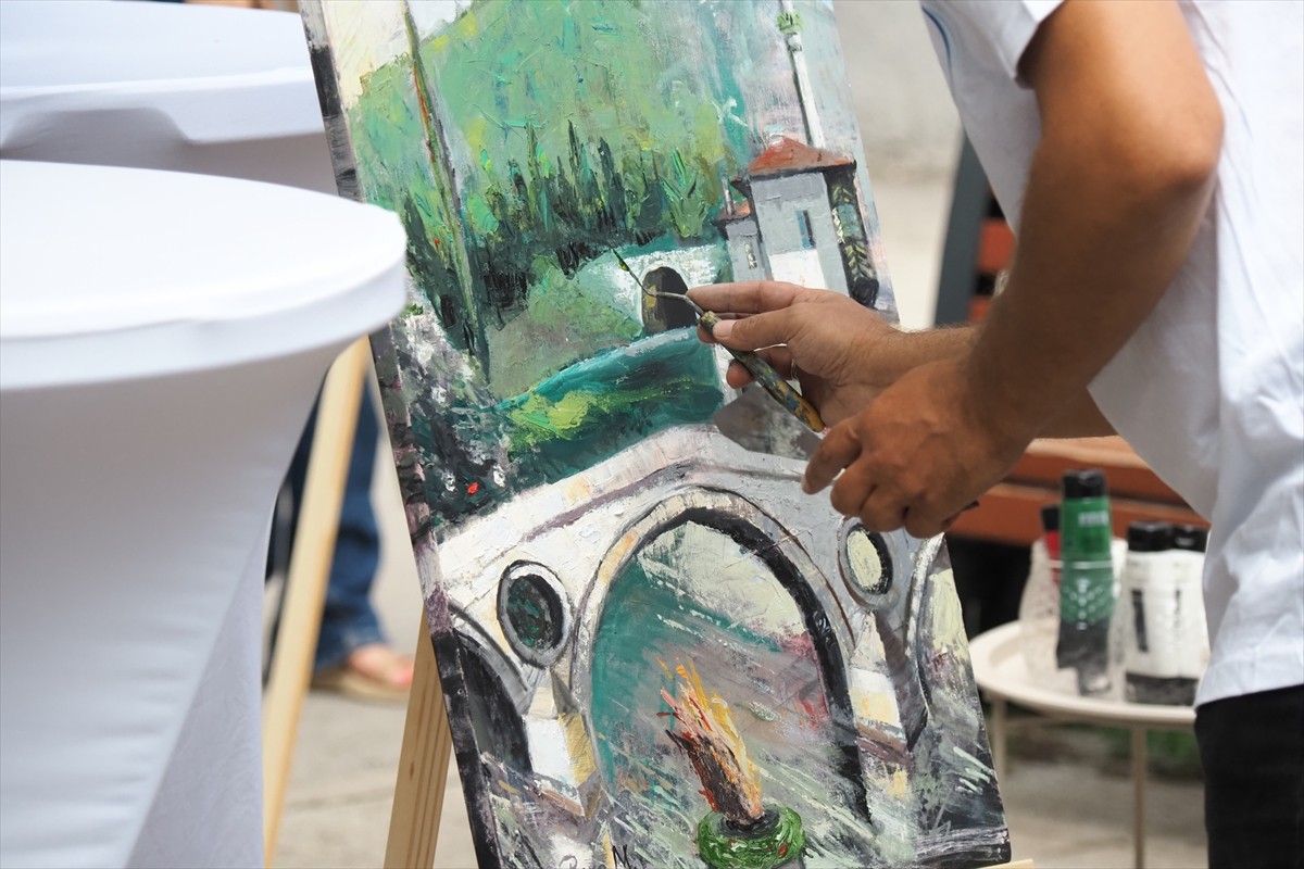 Bosna Hersek'in başkenti Saraybosna'da bir araya gelen ressamlar, ülkenin mimari ve doğal...