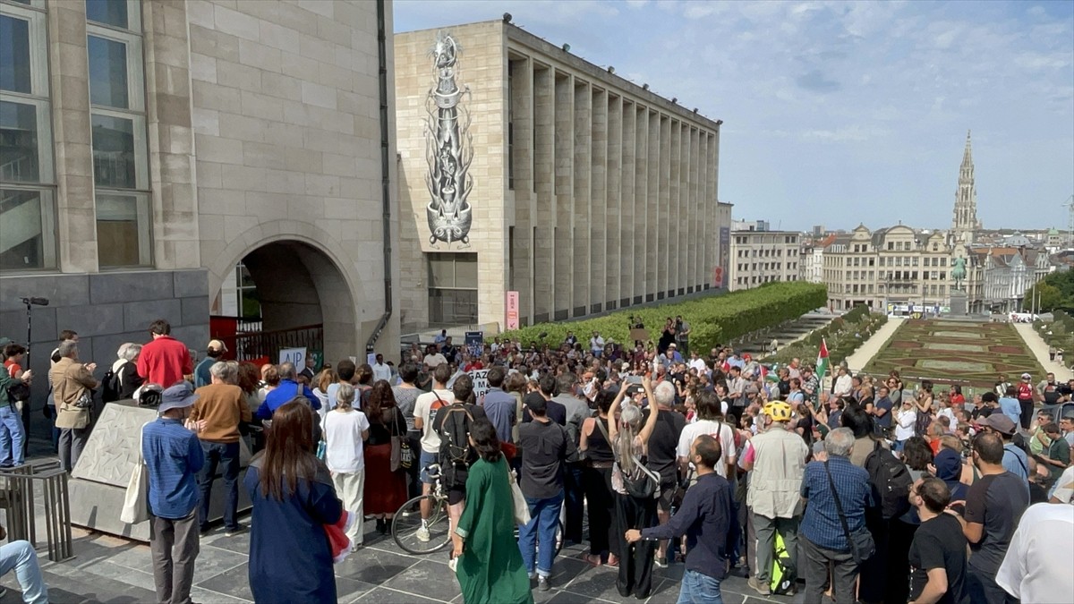 Brüksel merkezli uluslararası ve Belçikalı gazeteci örgütlerinin mensupları, İsrail'in gazeteci...