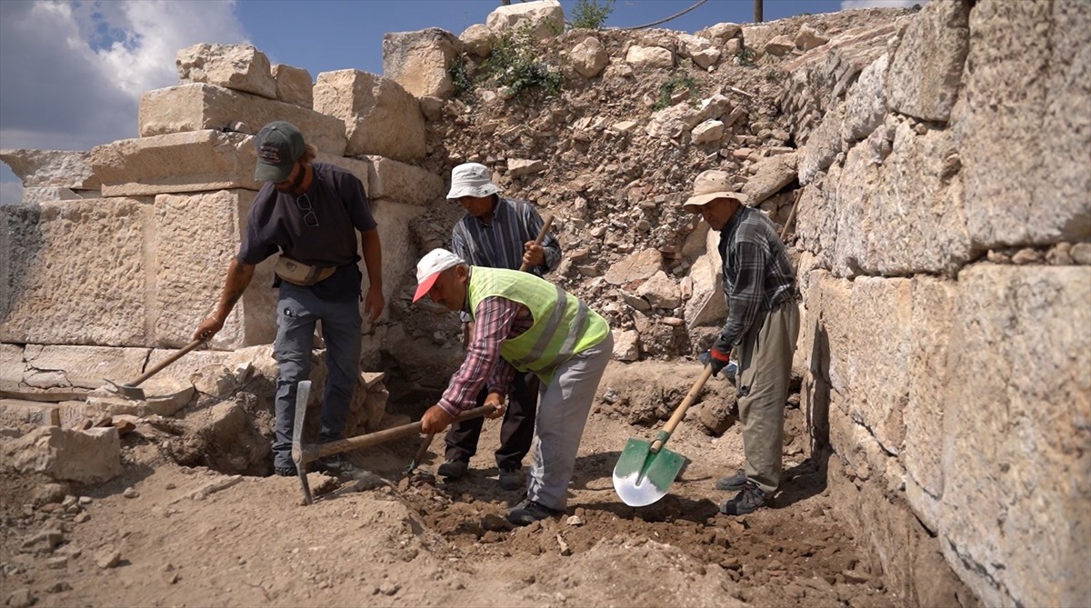 Burdur'un Ağlasun ilçesinde bulunan Sagalassos Antik Kenti'nde Türkiye'nin üçüncü büyük Odeon'u...