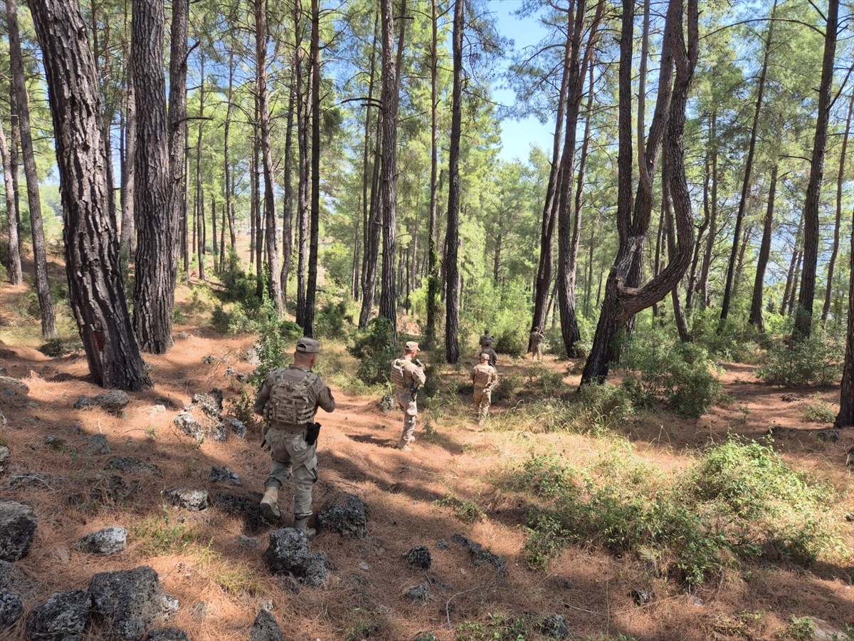 Burdur İl Jandarma Komutanlığınca, orman yangınlarının azaltılması, vatandaşların yangınlara karşı...