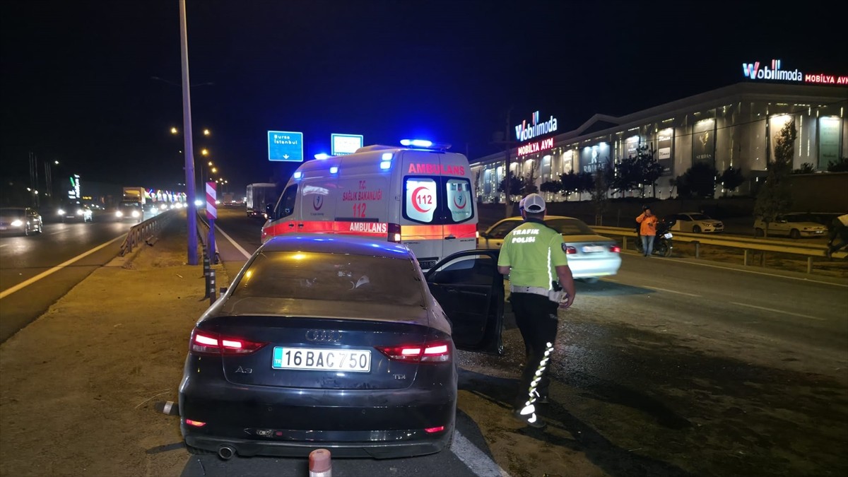 Bursa'nın İnegöl ilçesinde bariyere çarpan otomobilin sürücüsü ağır yaralandı. Kaza yerine polis...