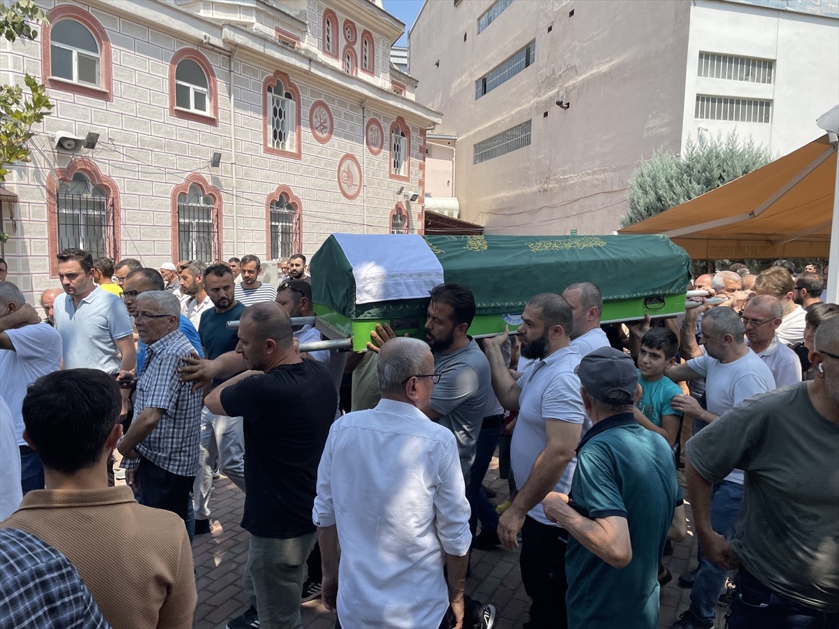 Bursa'nın merkez Yıldırım ilçesinde, hafif ticari araca çarpan motosikletin sürücüsü hayatını...
