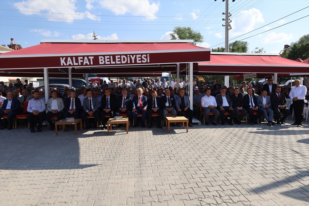 Çankırı'nın Orta ilçesine bağlı Kalfat beldesinde altyapı çalışmalarının tamamlanmasının ardından...