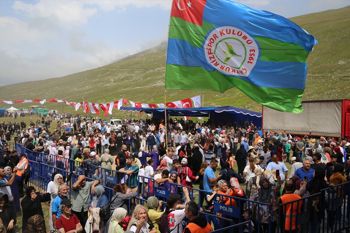 Çaykur Rizespor Kulübünce Rize'nin İkizdere ilçesine bağlı Anzer Köyü'nde organize edilen "Birlik...