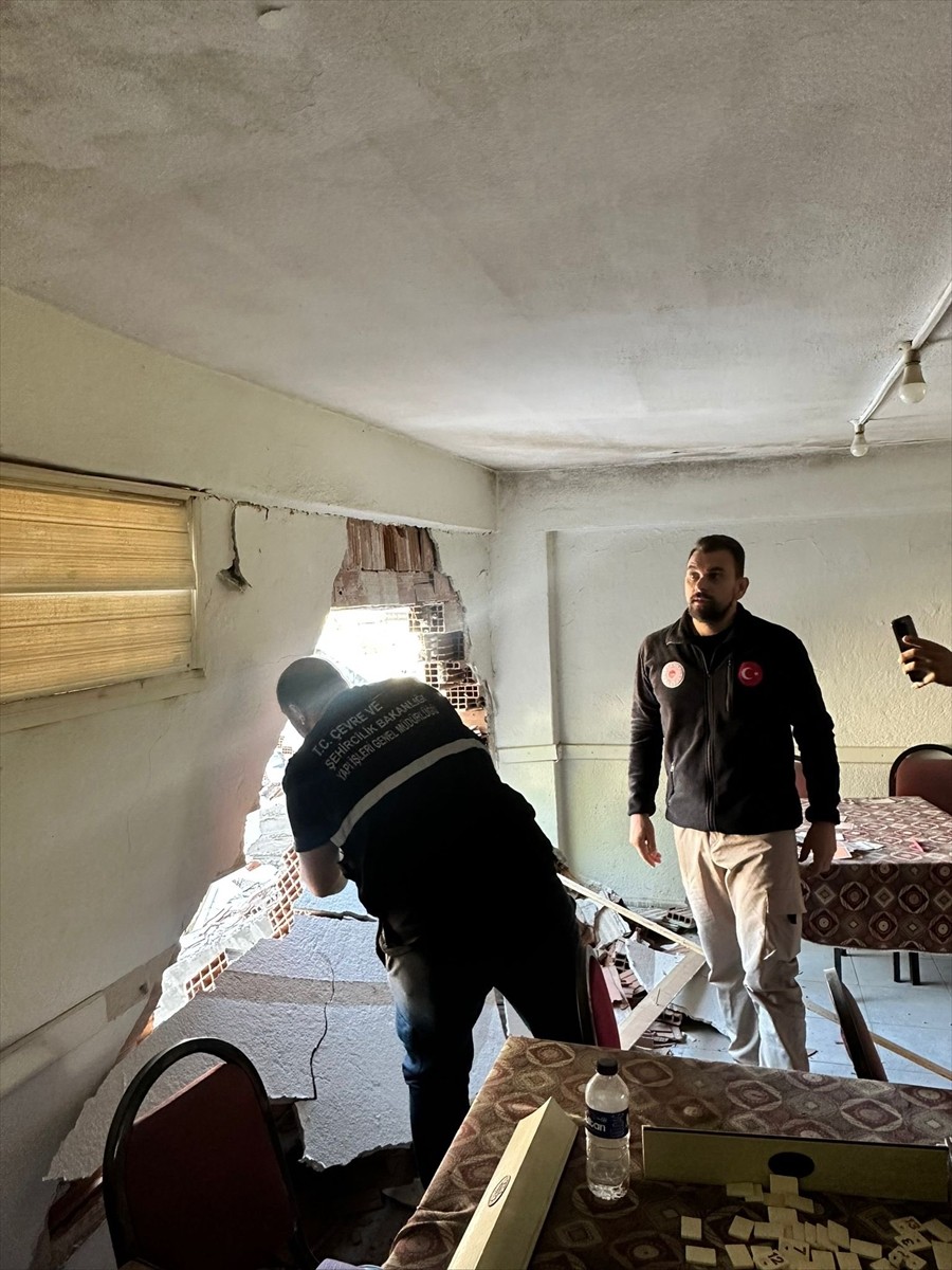 Çevre, Şehircilik ve İklim Değişikliği Bakanı Murat Kurum, Balıkesir'in Sındırgı ilçesinde meydana...