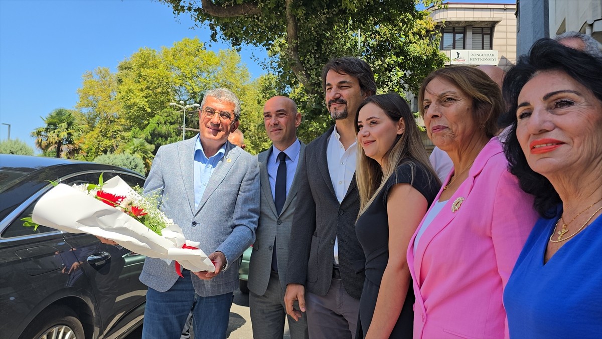 CHP Grup Başkanvekili Gökhan Günaydın (solda), partisinin Zonguldak İl Başkanlığı'nı ziyaret etti....