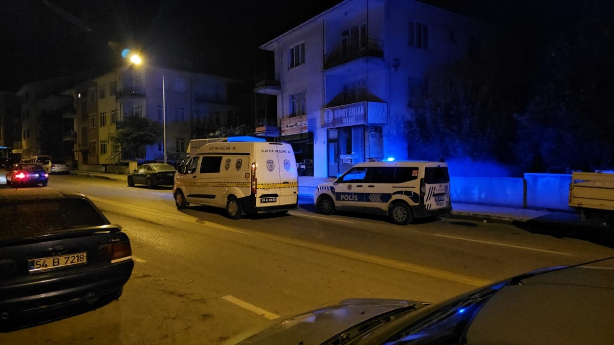 Çorum'da önceden tartıştığı, evinin önünden geçen kişilere tüfekle ateş eden şüpheli gözaltına...