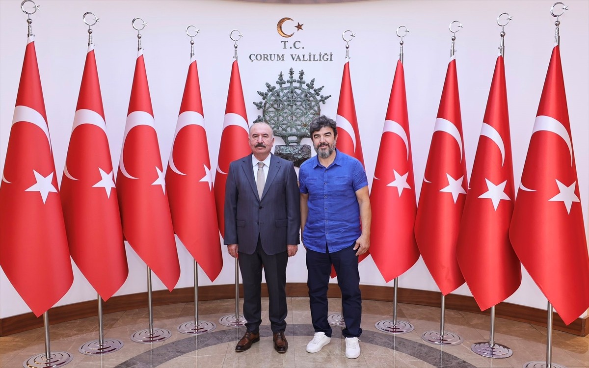 Çorum Valisi Ali Çalgan (solda), Fetullahçı Terör Örgütü'nün (FETÖ) 15 Temmuz 2016'daki darbe...