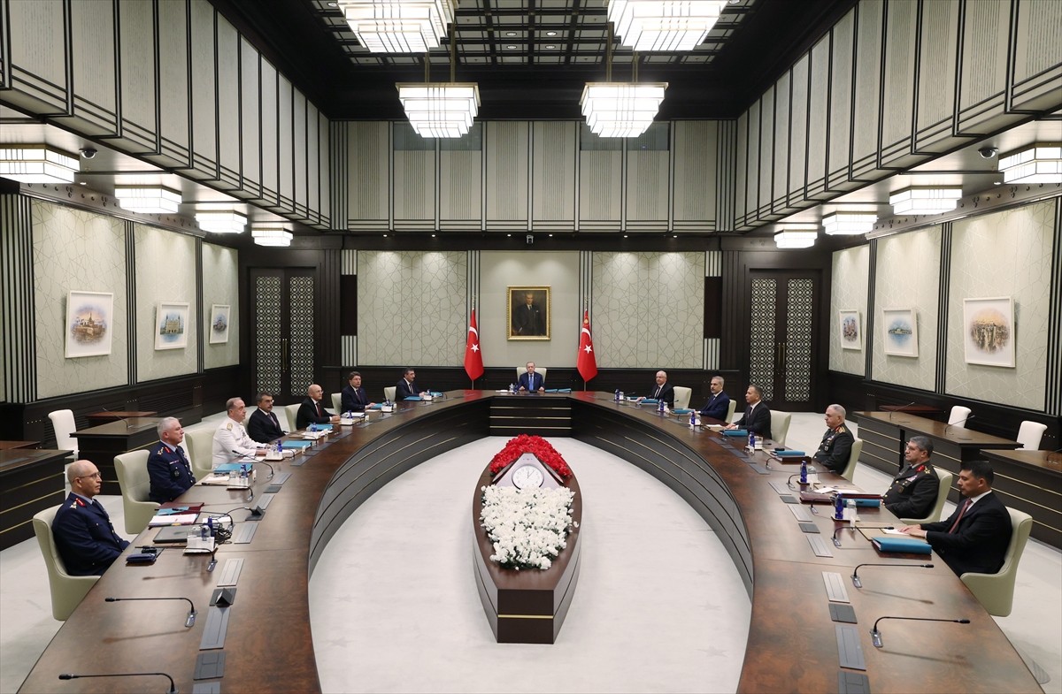 Cumhurbaşkanı Recep Tayyip Erdoğan başkanlığındaki Yüksek Askeri Şura (YAŞ) toplantısı başladı....