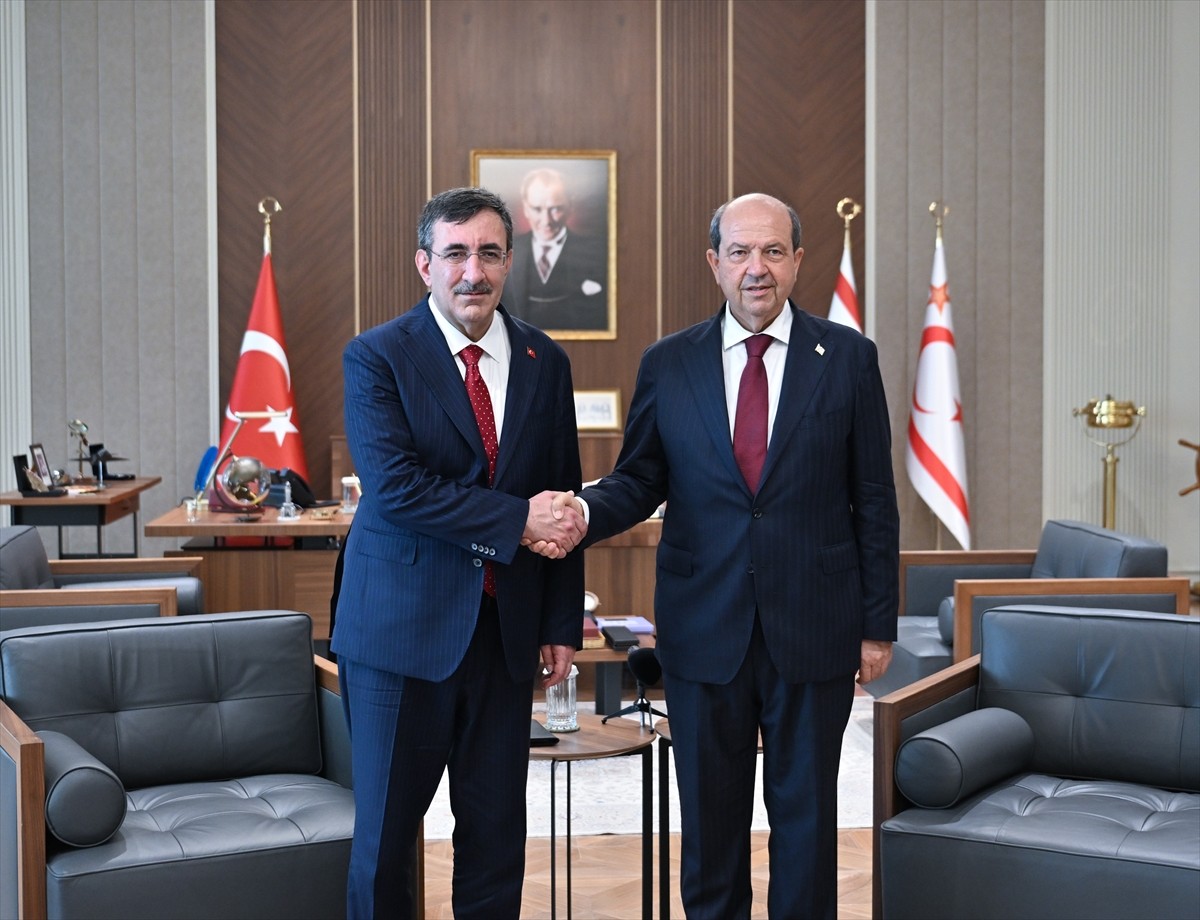 Cumhurbaşkanı Yardımcısı Cevdet Yılmaz (solda), KKTC  temasları kapsamında, KKTC Cumhurbaşkanı...