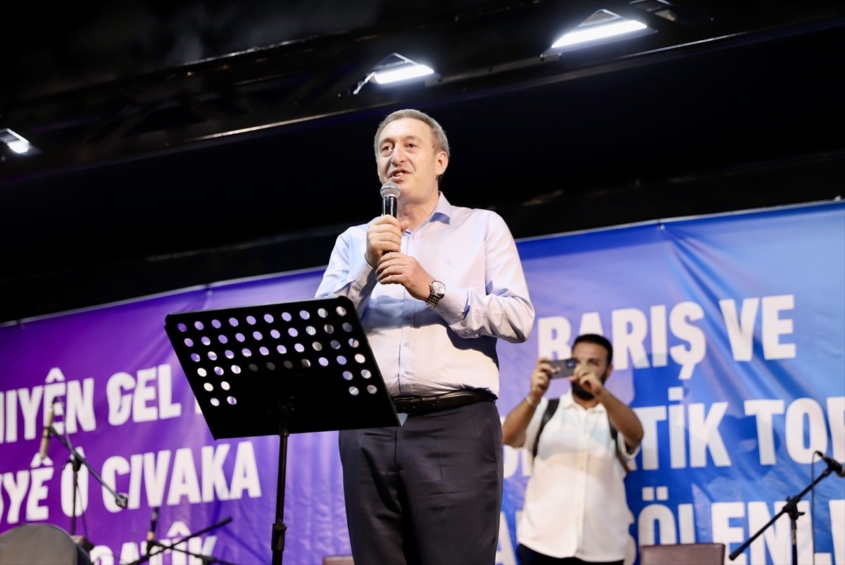 DEM Parti Eş Genel Başkanı Tuncer Bakırhan, Van'da düzenlenen "Barış ve Demokratik Toplum"...