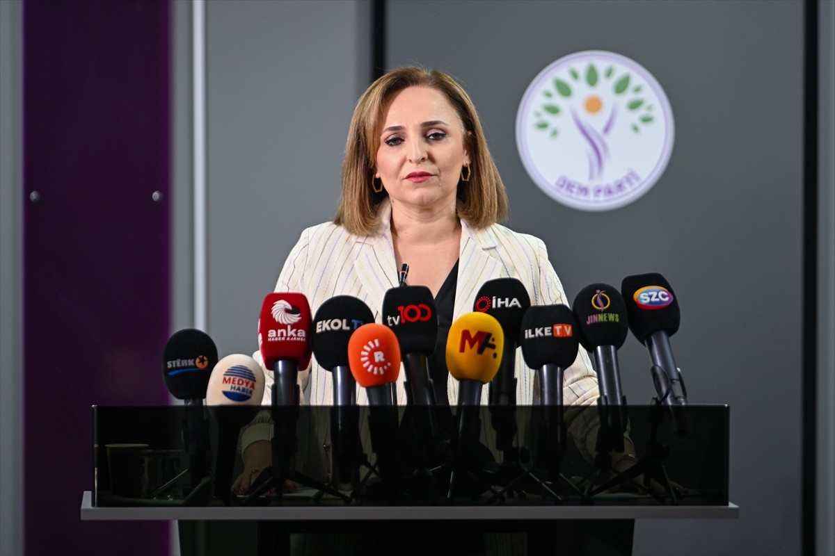 DEM Parti Sözcüsü Ayşegül Doğan, partisinin genel merkezinde gündeme ilişkin basın toplantısı...