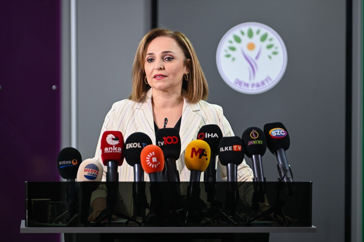 DEM Parti Sözcüsü Ayşegül Doğan, partisinin genel merkezinde gündeme ilişkin basın toplantısı...