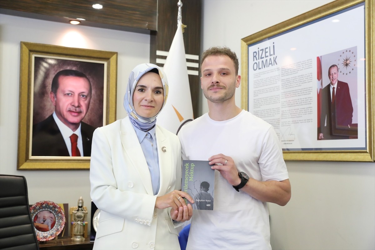 Devlet himayesinde yetişen 23 yaşındaki Rizeli Doğuşkan Yazıcı, hayat hikayesini kaleme aldığı...