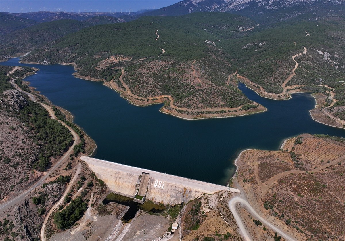 Devlet Su İşleri Genel Müdürlüğünün (DSİ) İzmir'in Karaburun ilçesi Küçükbahçe Mahallesi'ne inşa...
