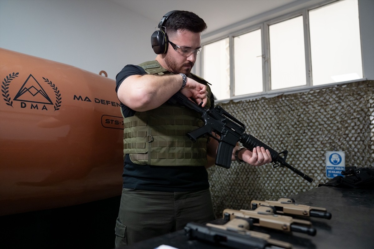 DMA Savunma, silahlı kuvvetlerin ve kolluk birimlerinin, silah üreticilerinin silahlarla ilgili...