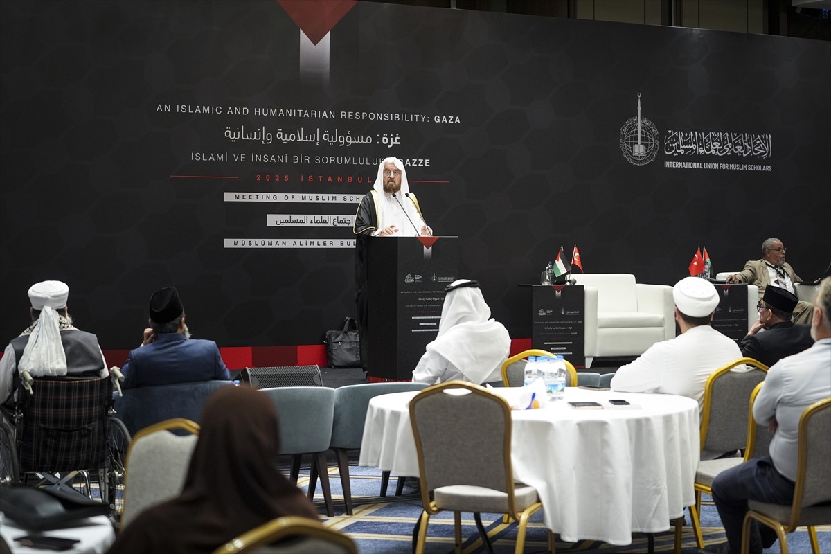 Dünya Müslüman Alimler Birliği ve Türkiye'deki İslam Alimleri Vakfı işbirliğinde düzenlenen, 50...