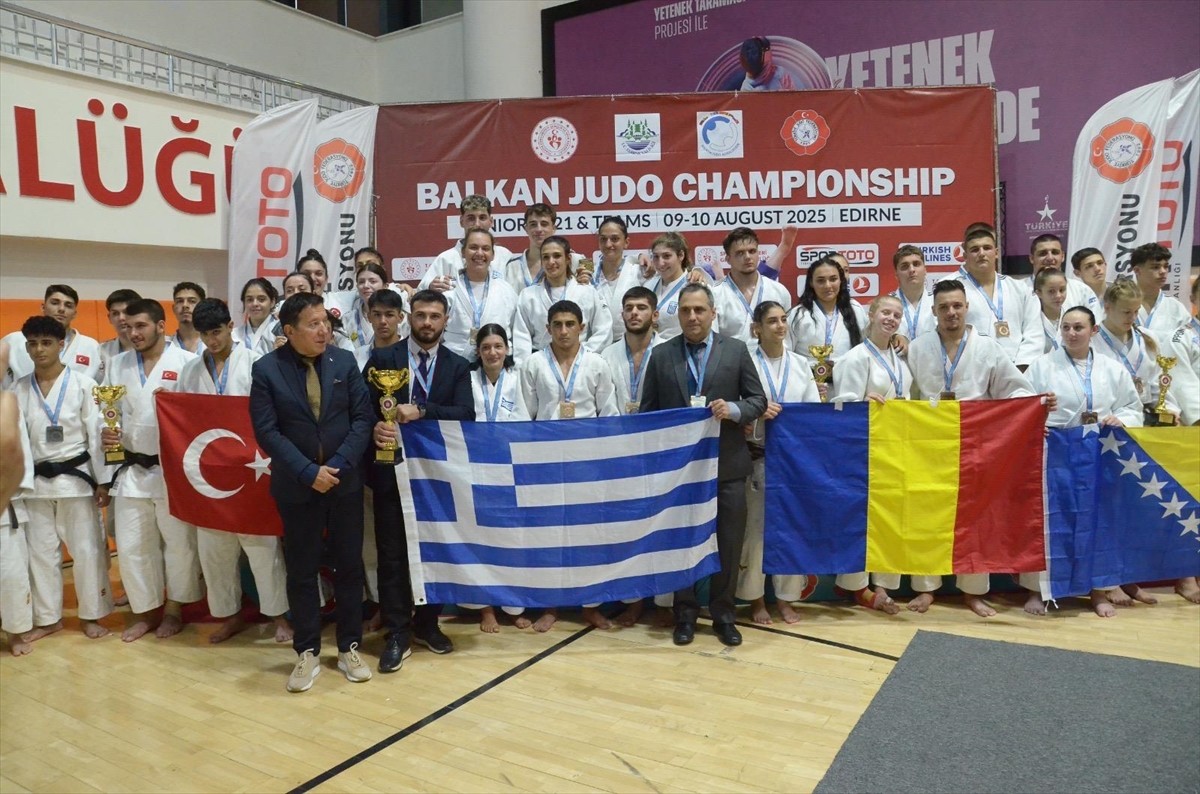 Edirne'de düzenlenen ve 150 sporcunun mücadele ettiği 21 Yaş Altı Balkan Judo Şampiyonası...