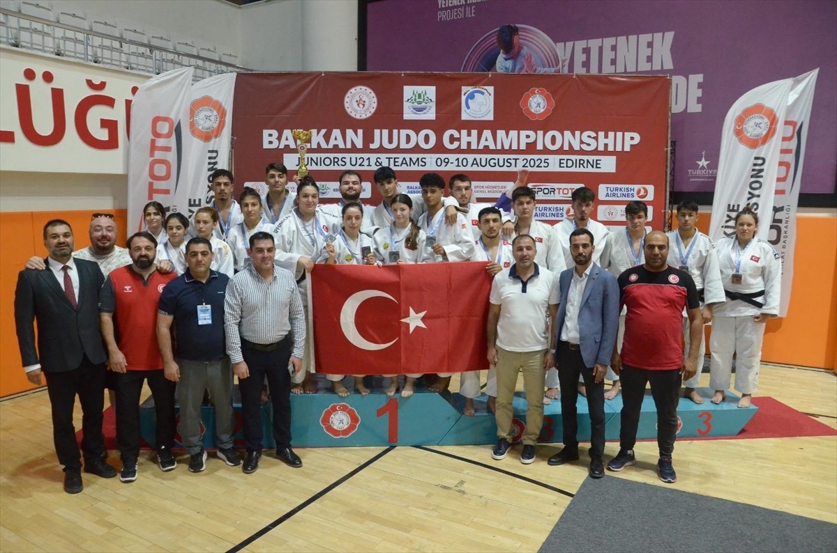 Edirne'de düzenlenen ve 150 sporcunun mücadele ettiği 21 Yaş Altı Balkan Judo Şampiyonası...