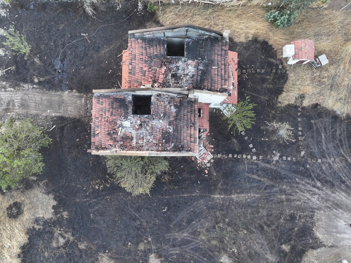 Edirne'nin Enez ilçesi Büyükevren ve Gülçavuş köylerindeki orman yangını kontrol altına alındı....