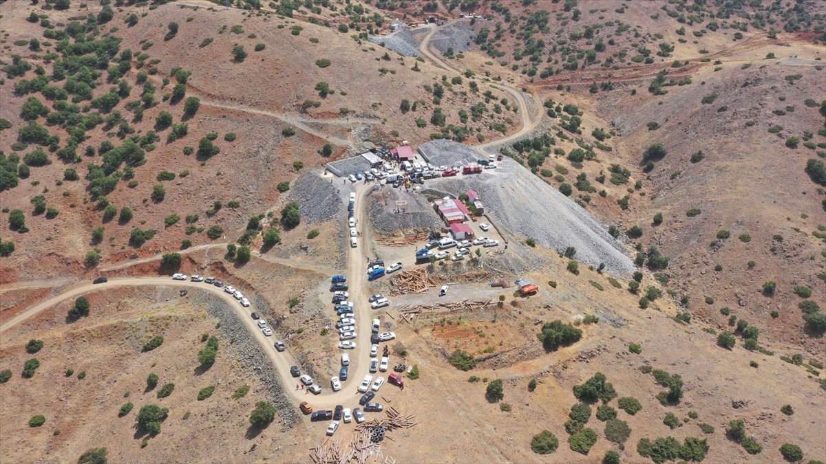 Elazığ'ın Palu ilçesinde maden ocağında göçük meydana geldi. Bölgeye jandarma, 112 Acil Sağlık ve...