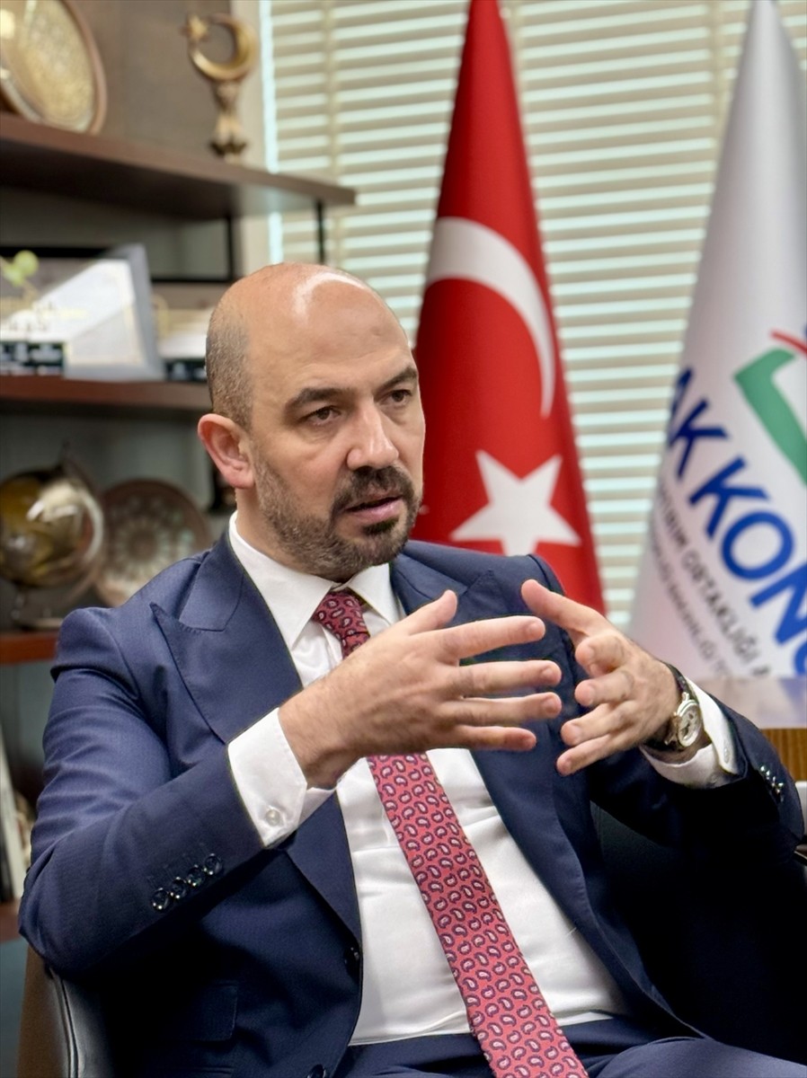 Emlak Konut GYO Genel Müdürü Yasir Yılmaz, AA muhabirine açıklamalarda bulundu.